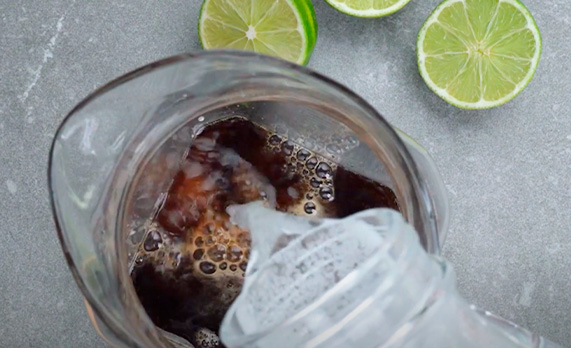 Pasos para preparar una soda de café-